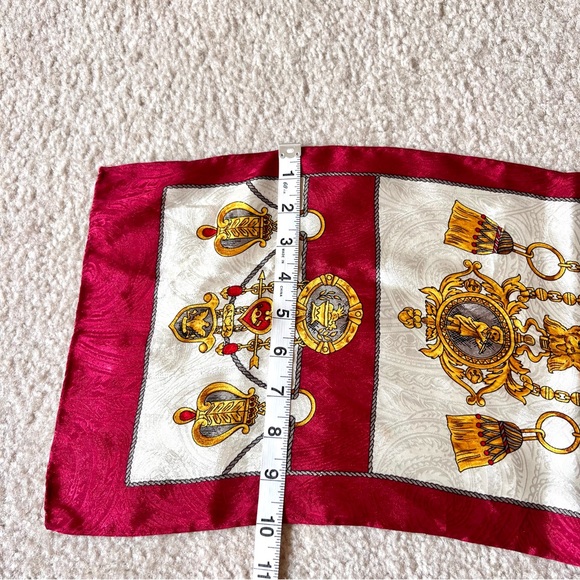 Vintage CASUAL CORNER Satiny Lion Victorian Print Rectangular Scarf - Picture 8 of 13